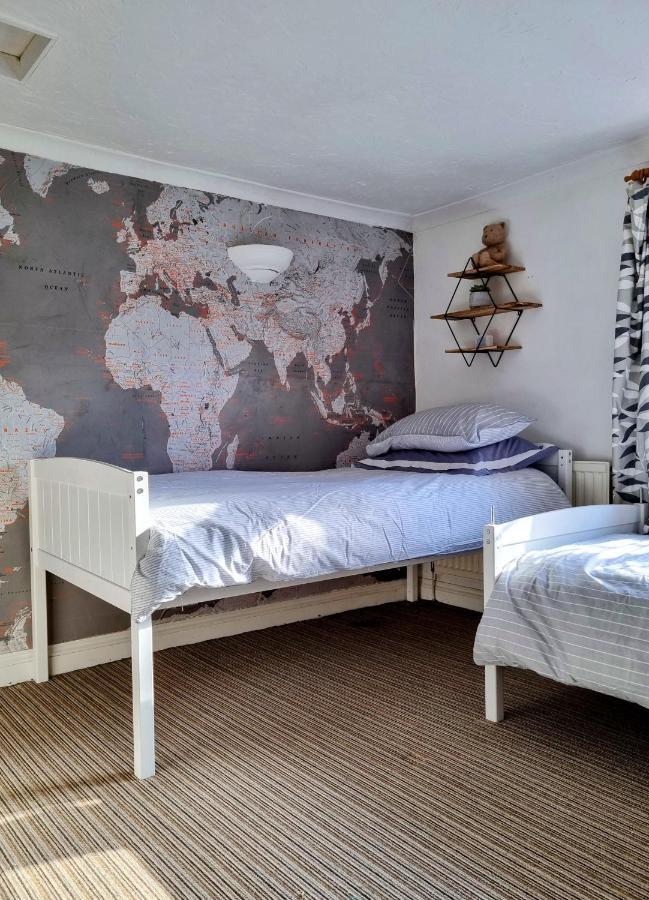 2 Bedroom House Within Walking Distance Of Town Cowes  Exteriör bild