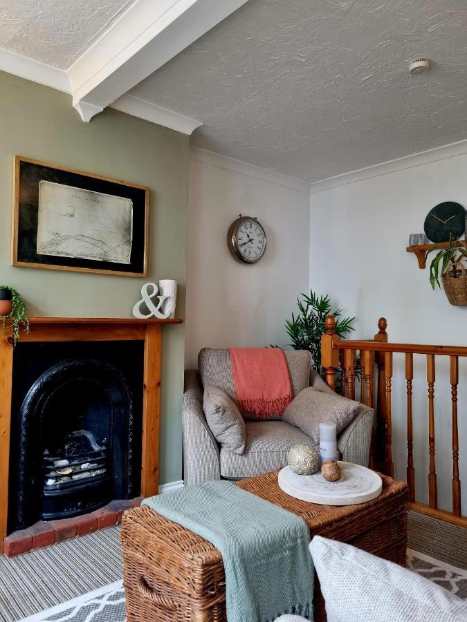 2 Bedroom House Within Walking Distance Of Town Cowes  Exteriör bild