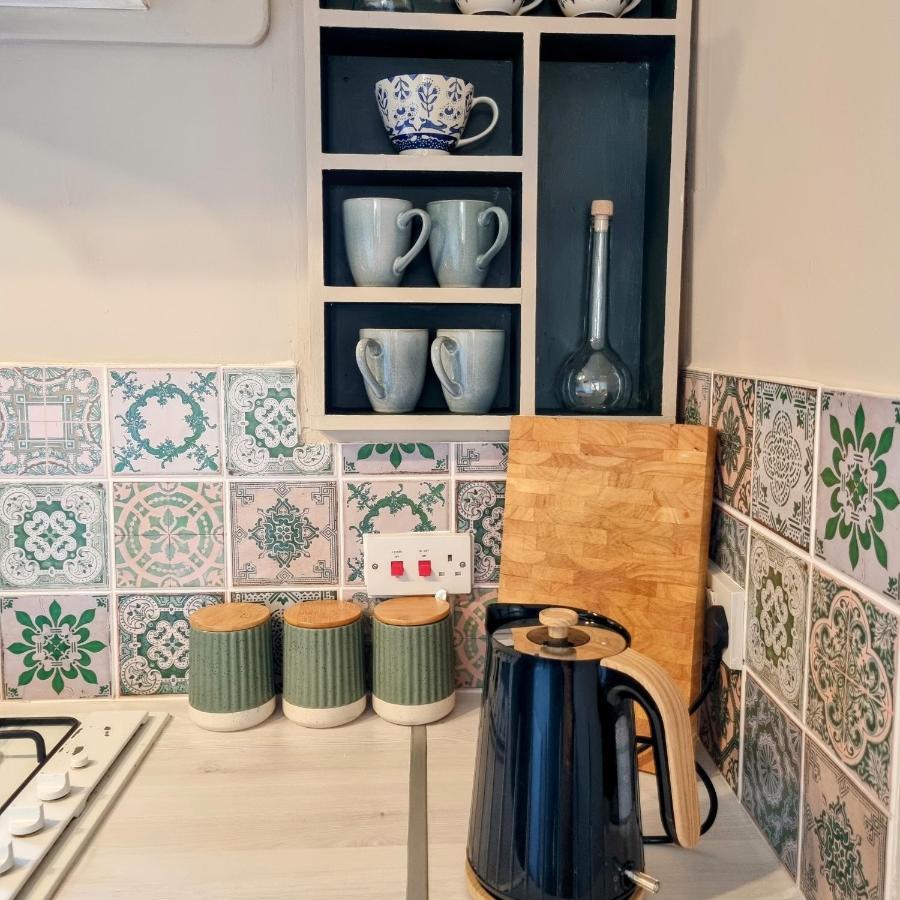 2 Bedroom House Within Walking Distance Of Town Cowes  Exteriör bild